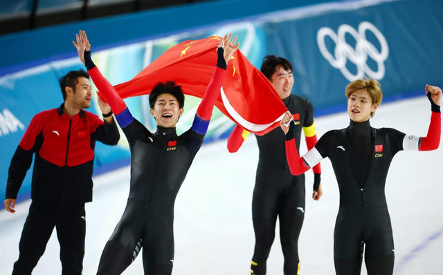 官方网站-没能站上领奖台的安踏，却站在米兰冬奥的中心